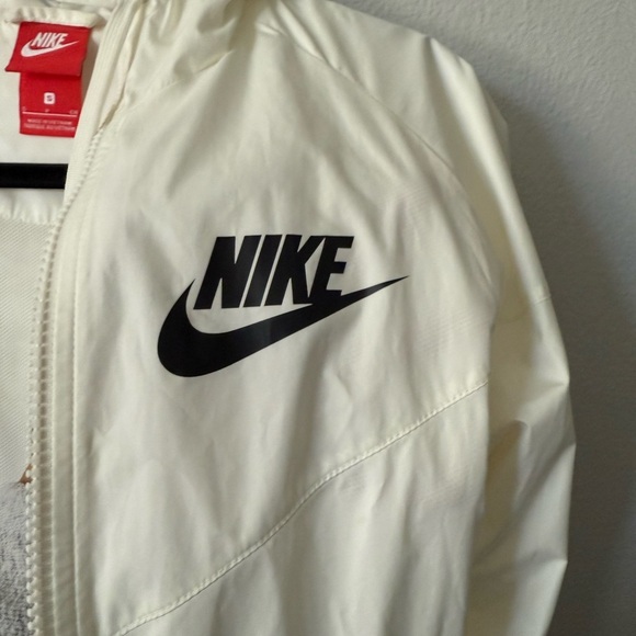 Nike Womens White Windrunner Active Wear Windbreaker Hoodie
Jacket Size small - Picture 6 of 8